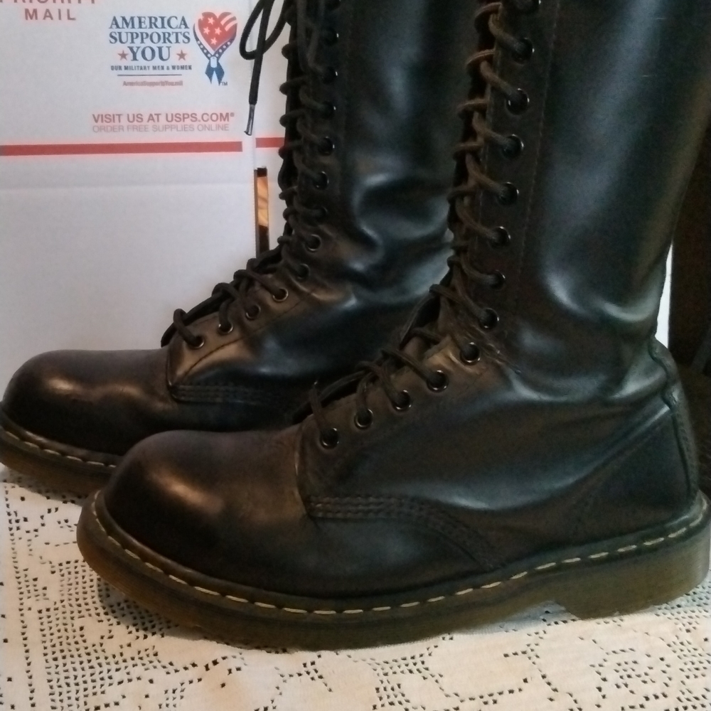 OLD SCHOOL DR.MARTEN 1940 STEEL TOE BOOTS